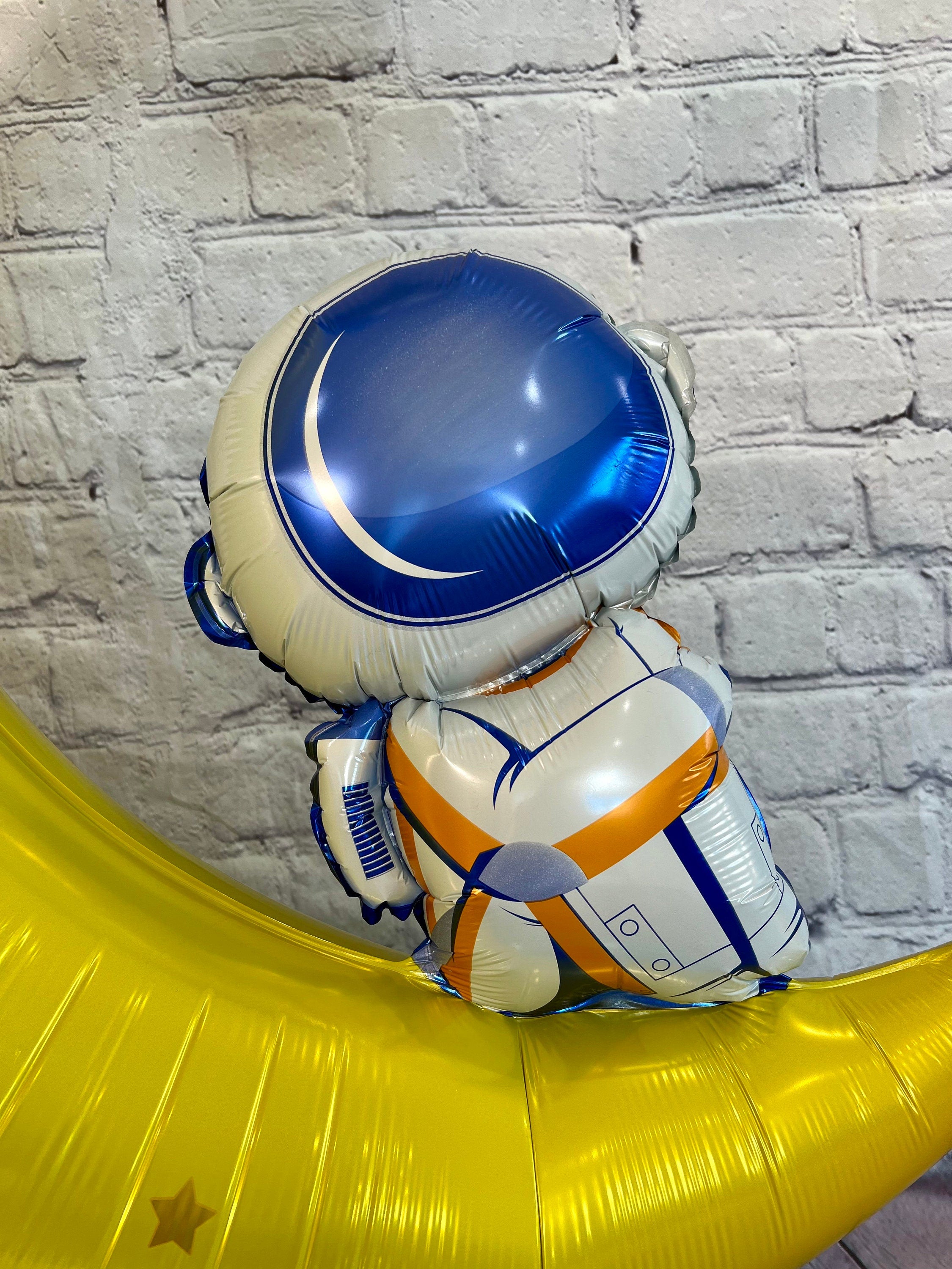 Astronaut on Moon Balloon – Jumbo Outer Space Party Decor